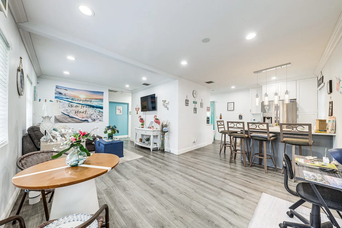 Sailboat Bend Retreat bedroom